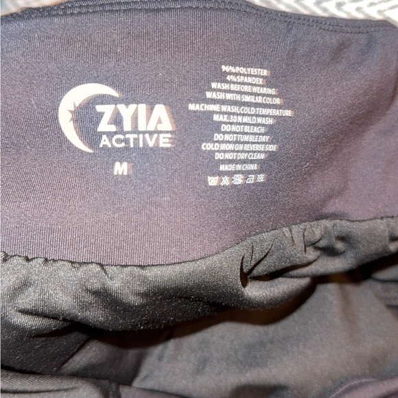 Zyia Womens Black and Camo 5 Star Shorts Mid Rise Pull On Size M - Picture 3 of 3